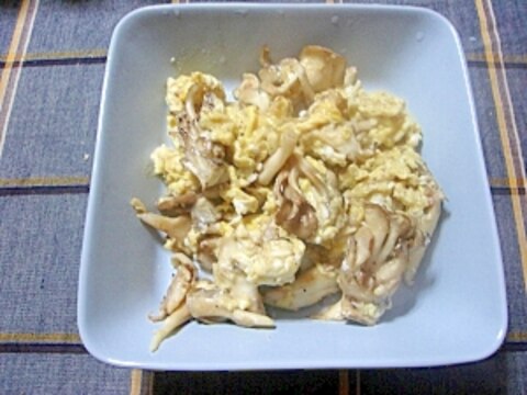 舞茸とふわふわ卵のマヨ炒め